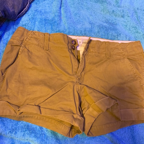 Shorts - Picture 2 of 4